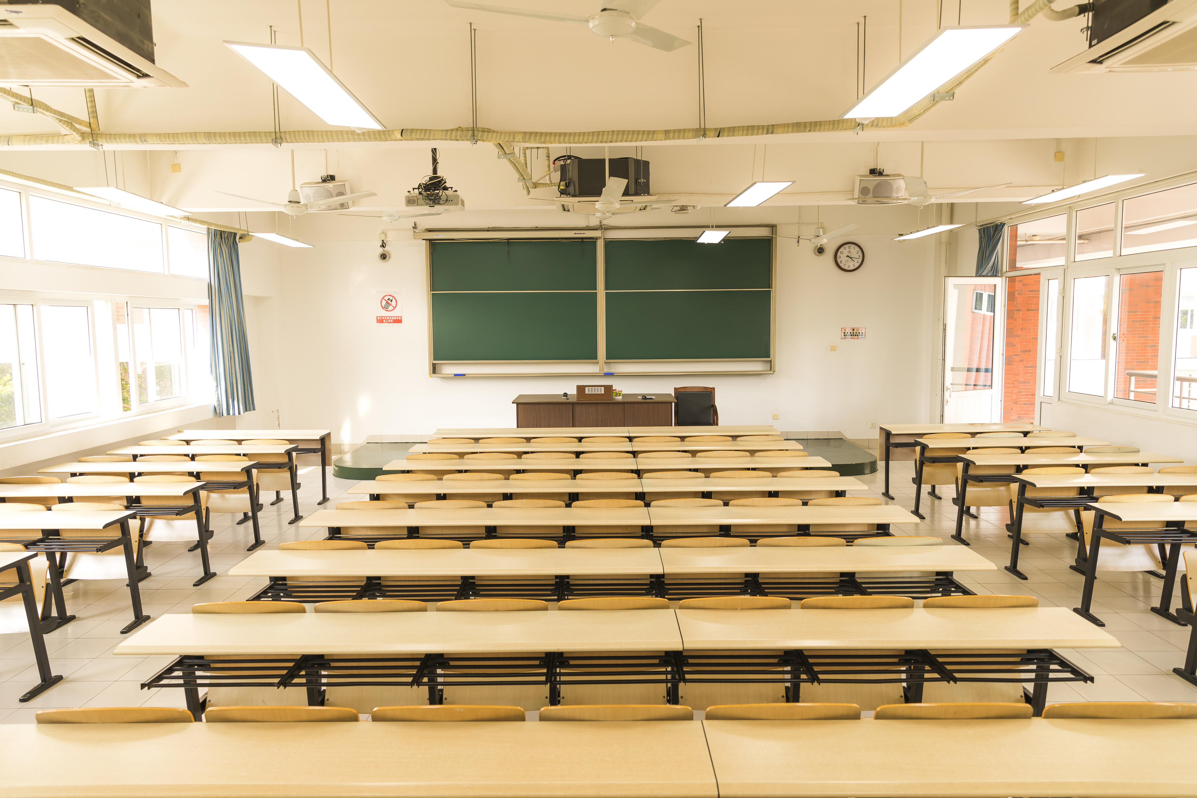 多媒体教室的照明设计