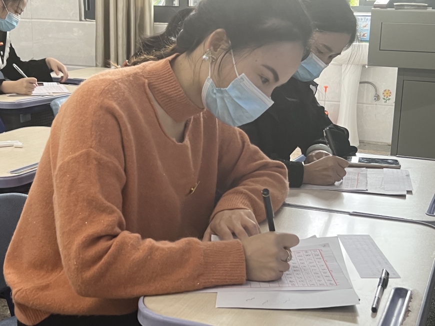 请君看入木,一寸乃非虚