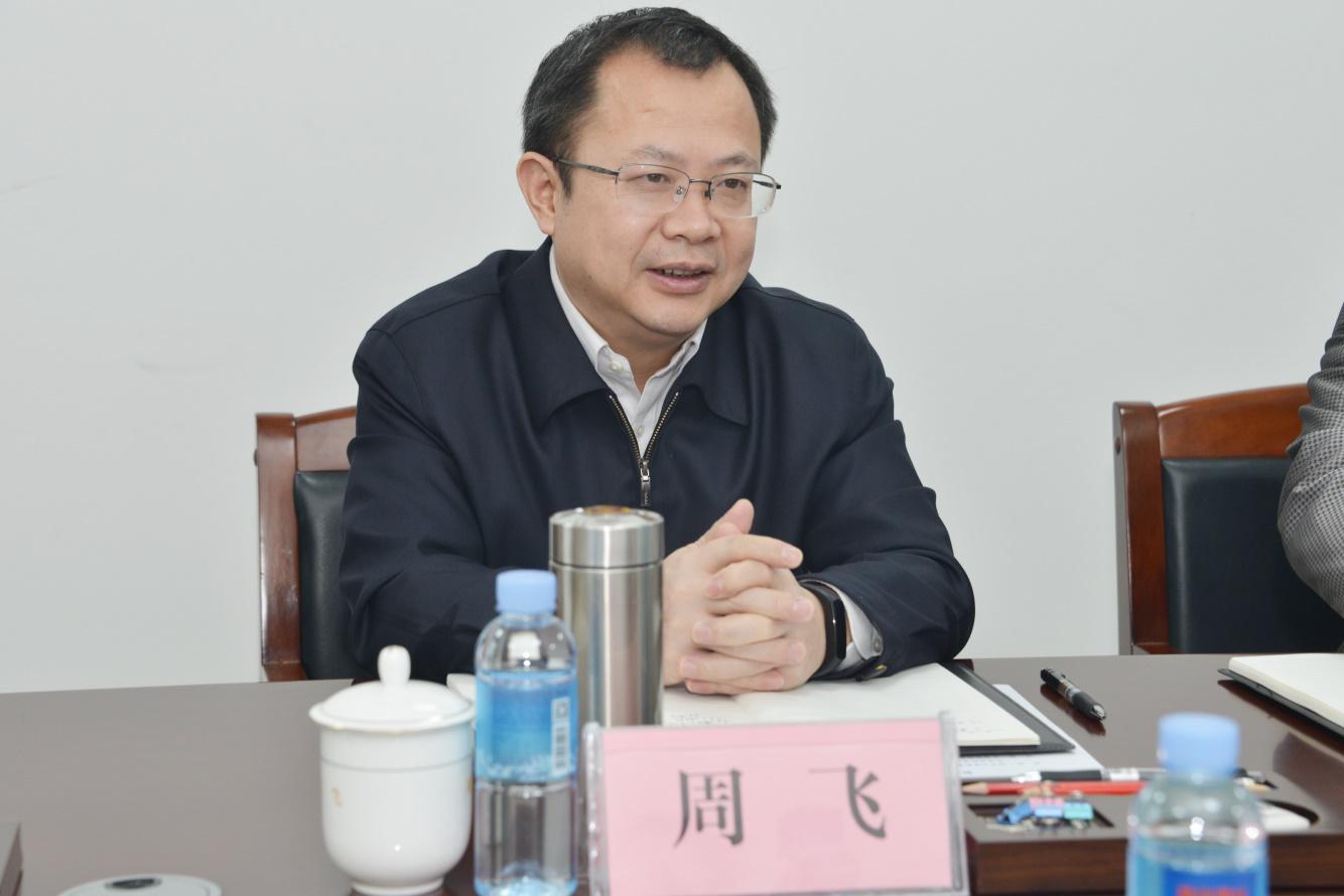 周飞与中央博士服务团成员座谈