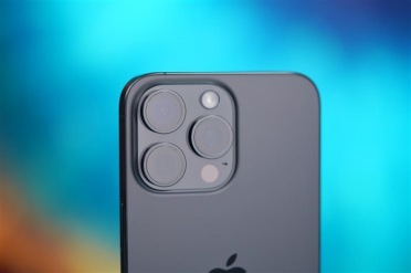 你注意过没！iPhone摄像头旁边竟然有个小孔：作用揭秘