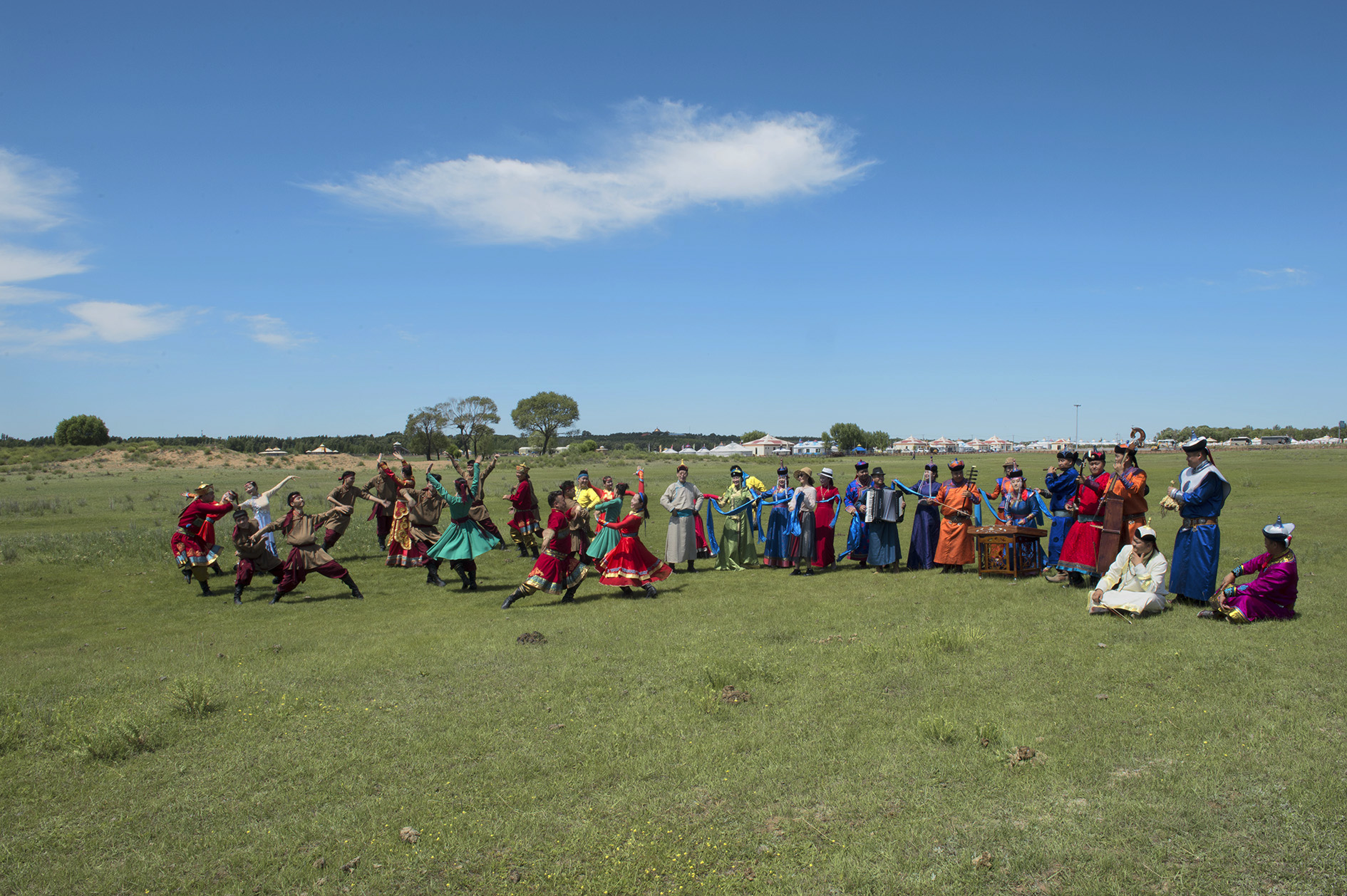 草原上红色文艺轻骑兵——乌兰牧骑