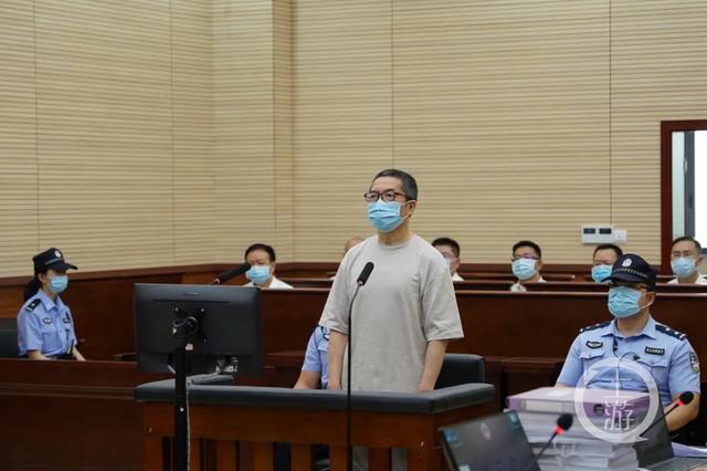 四川"贪腐兄弟"一审获刑12年:父子及兄弟均涉案,受贿近50万健身器材