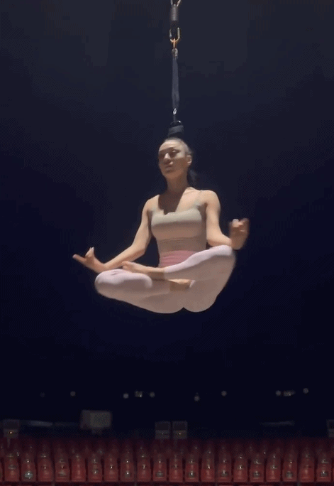 对话上海地铁头悬梁小姐姐她是上海野生动物园的杂技演员2月起演出