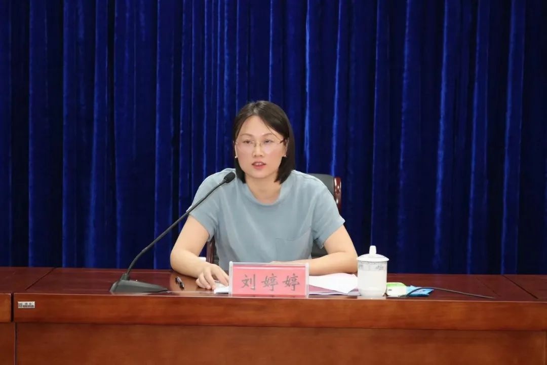南康区委常委,宣传部部长刘婷婷,区领导谭晓芳出席会议并讲话.