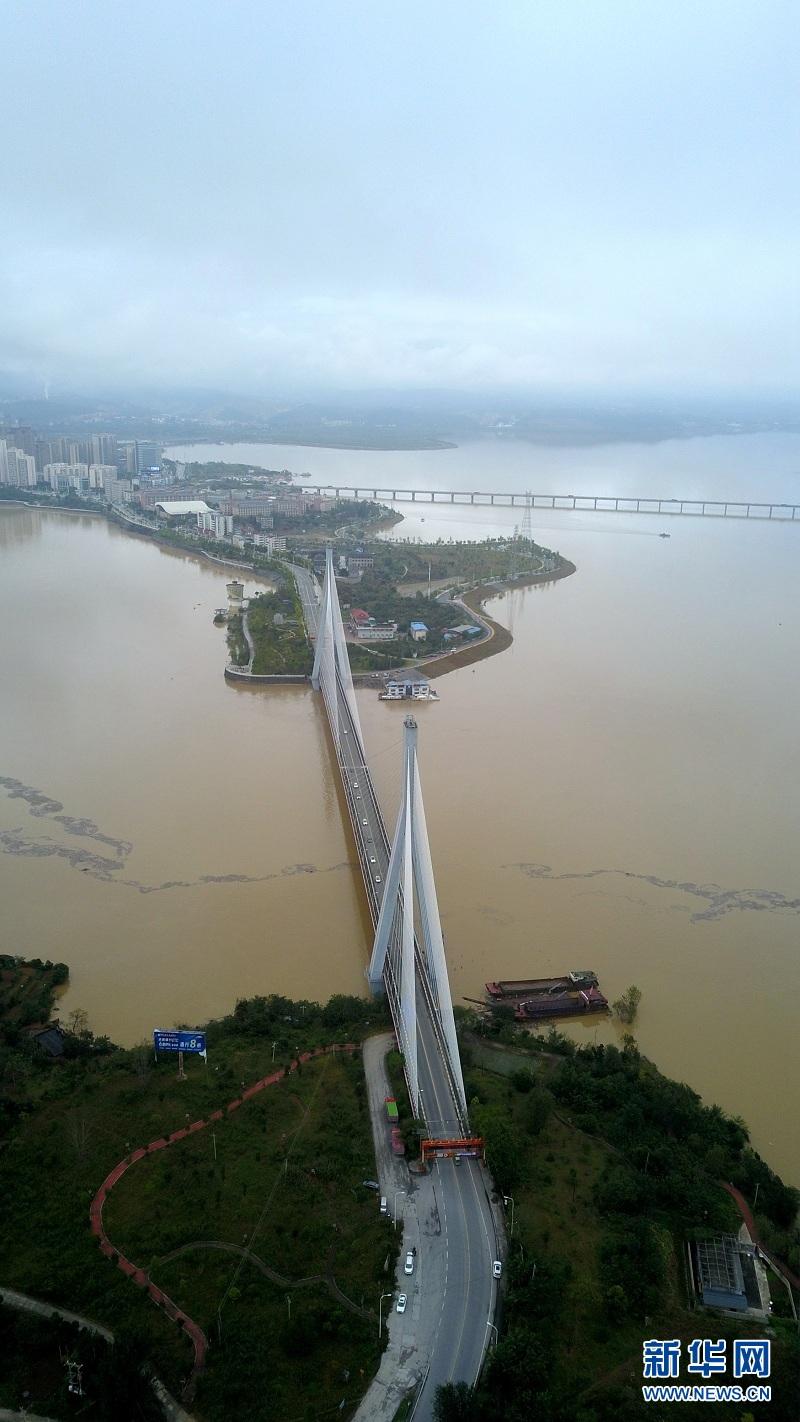 航拍高水位下的丹江口水库