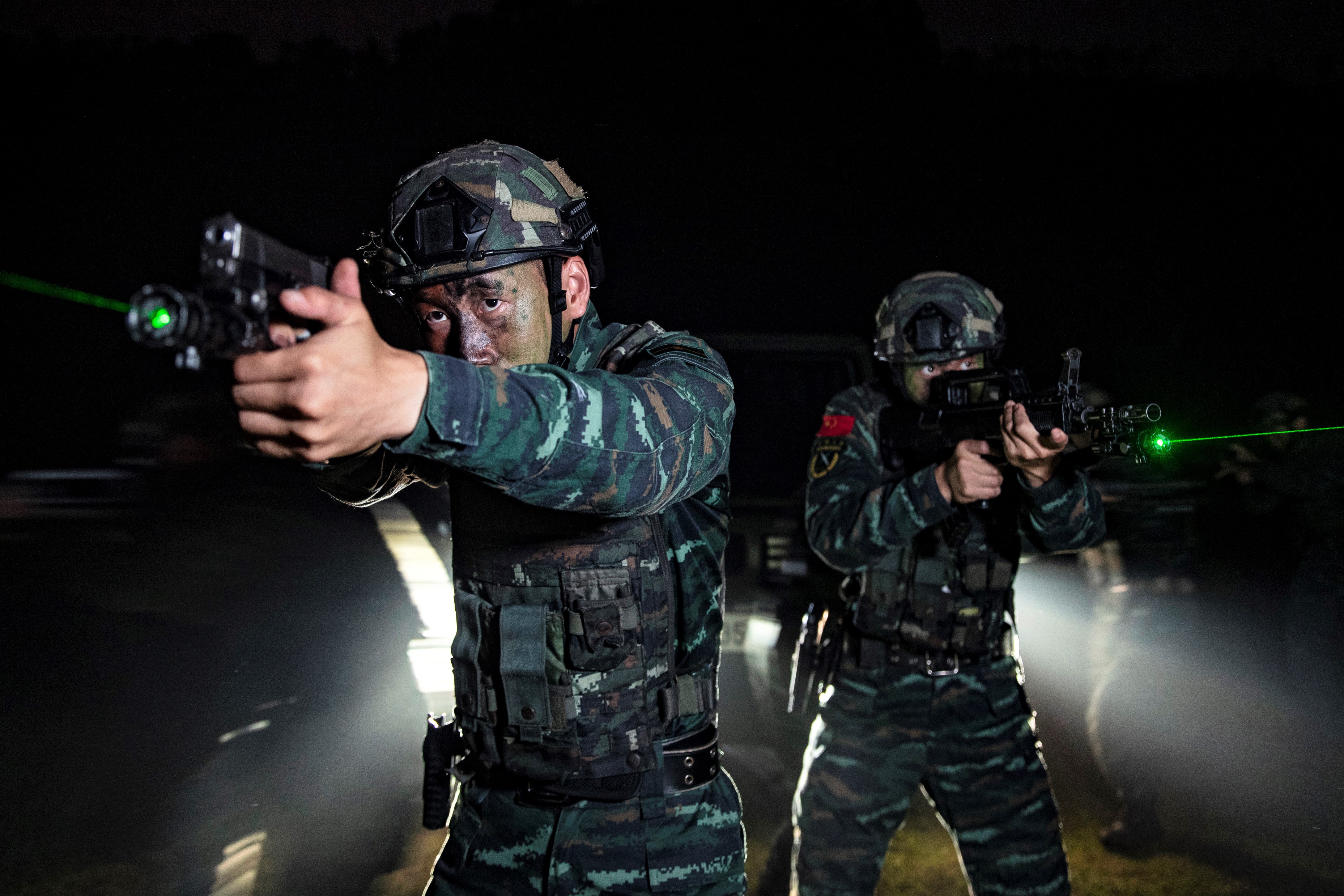 武警特警 武装图片