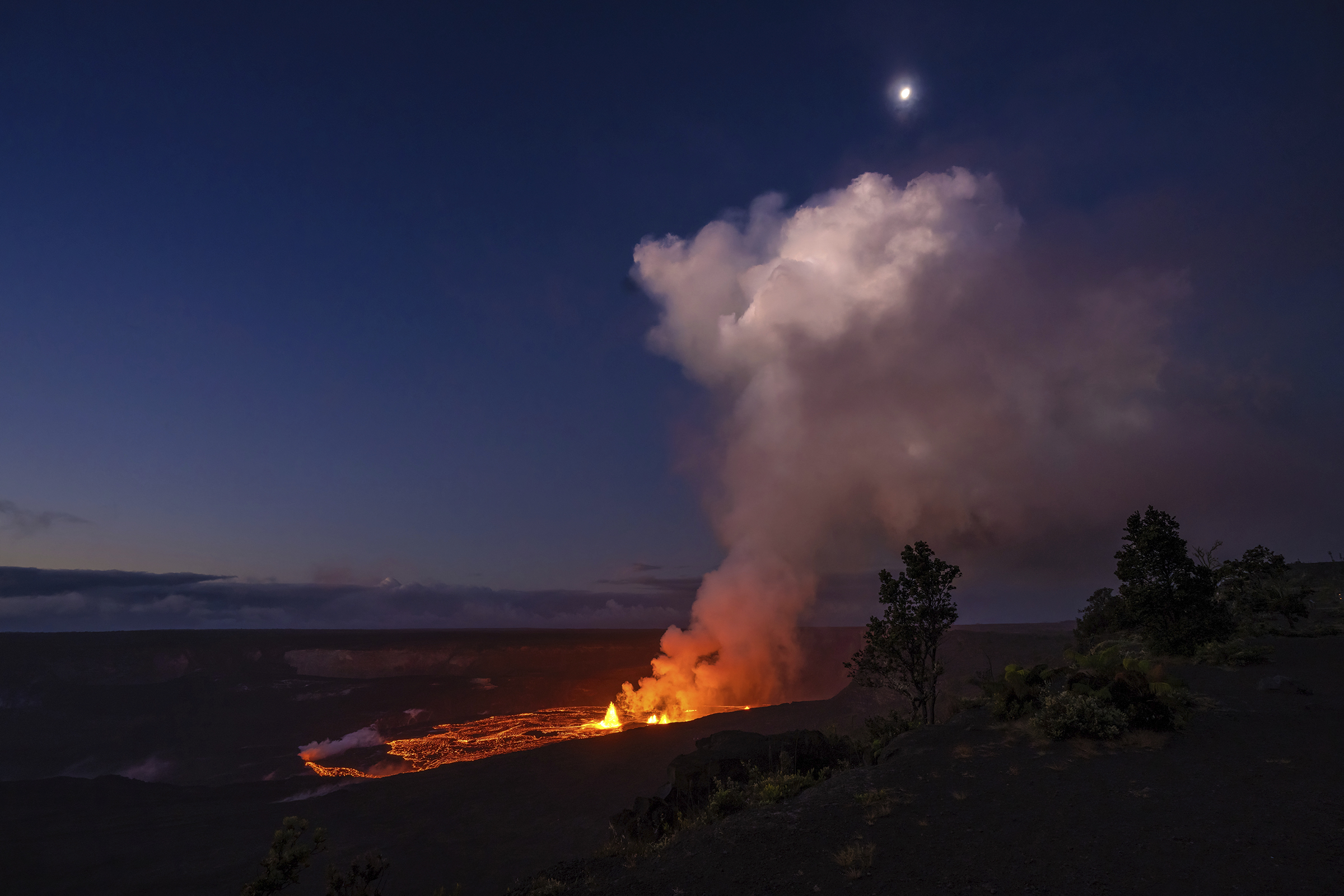 美國基拉韋火山再度噴發