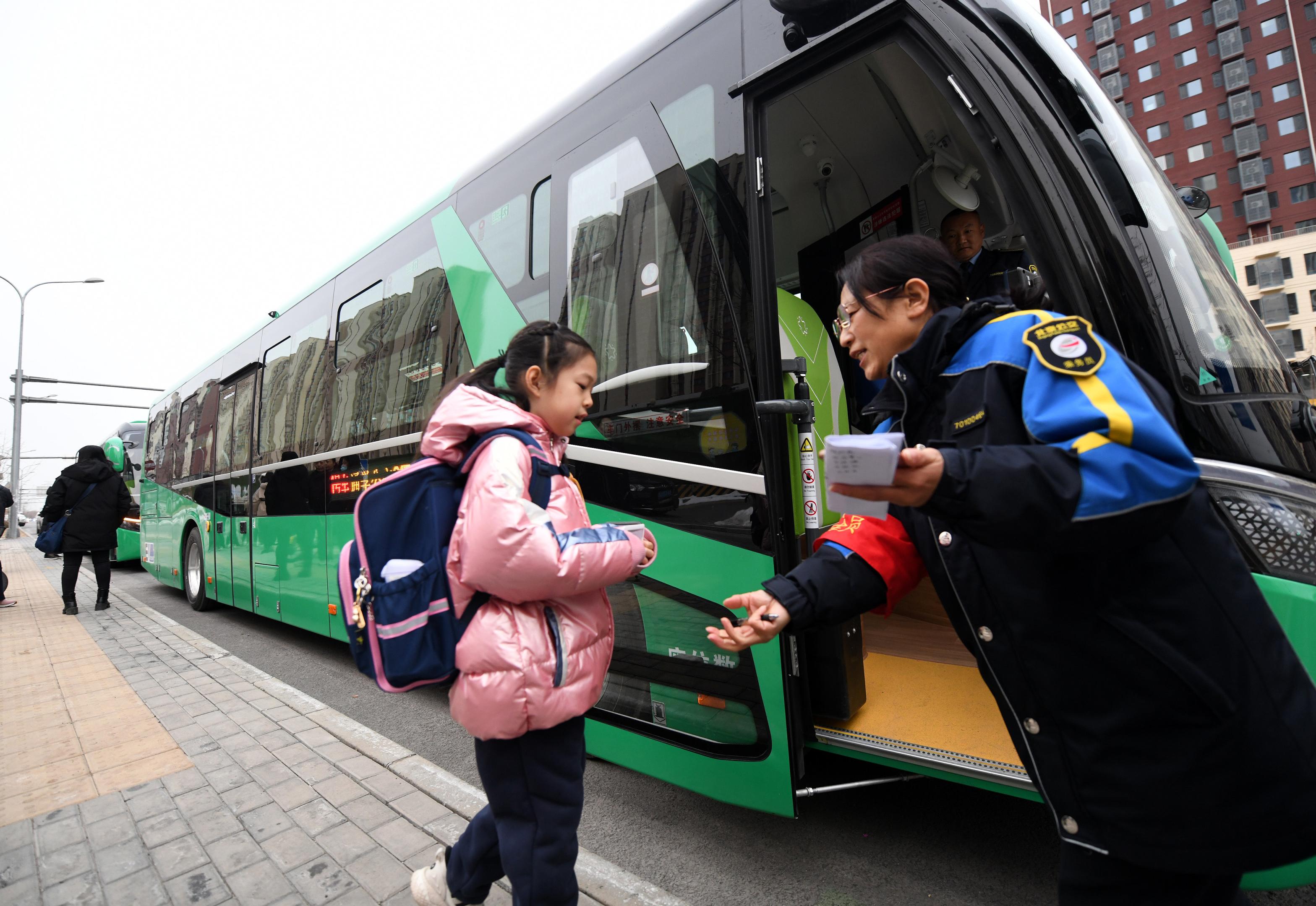 朝阳区通学公交线路扩容 新增11校12址37条线路