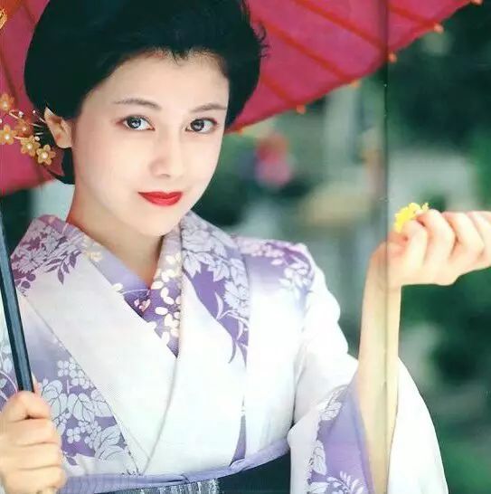 日本良子皇后"眯眯眼"基因太强,影响了重孙女,雅子再美也无用
