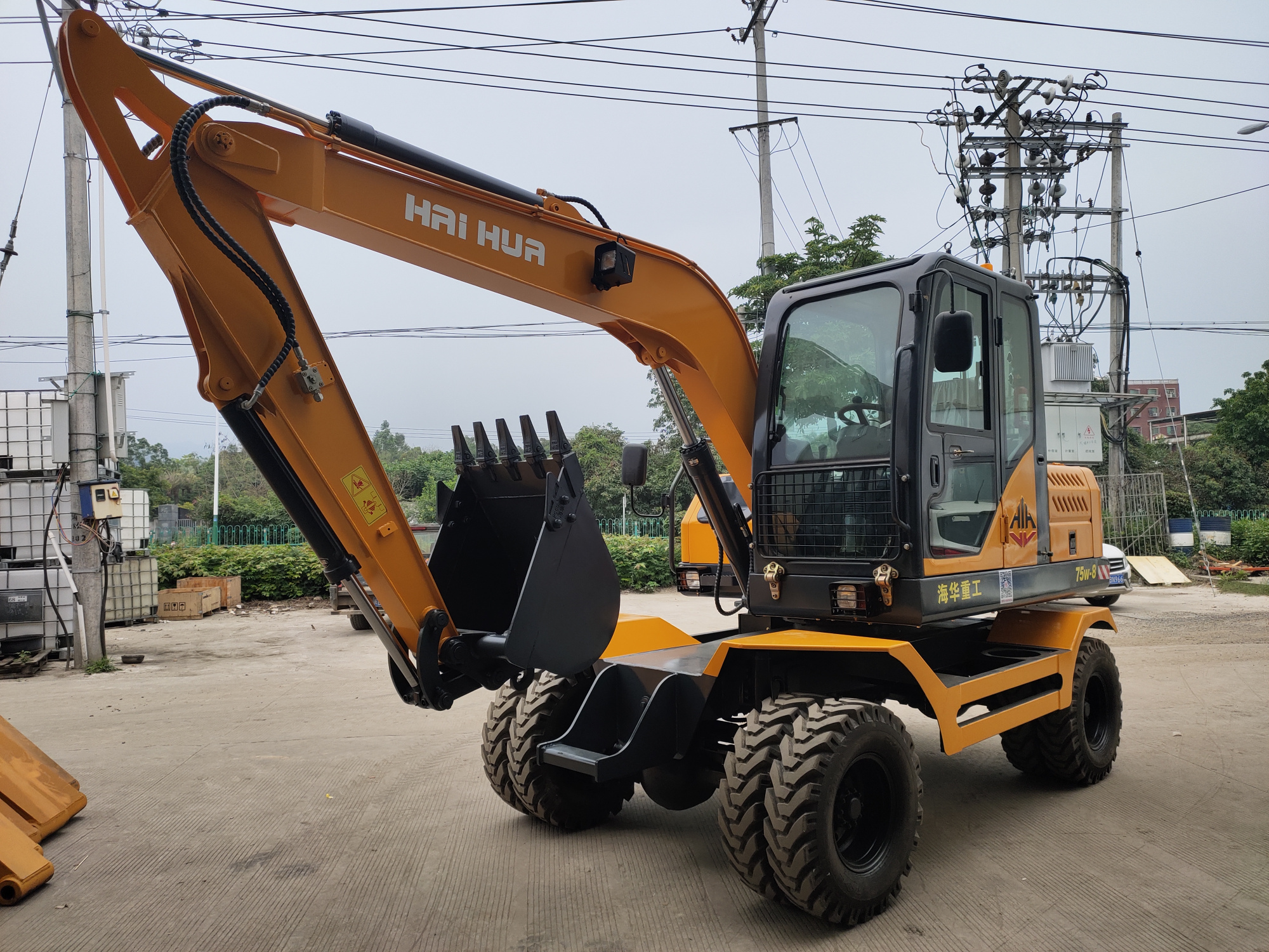 75w-8型轮式挖掘机-海华轮挖推荐