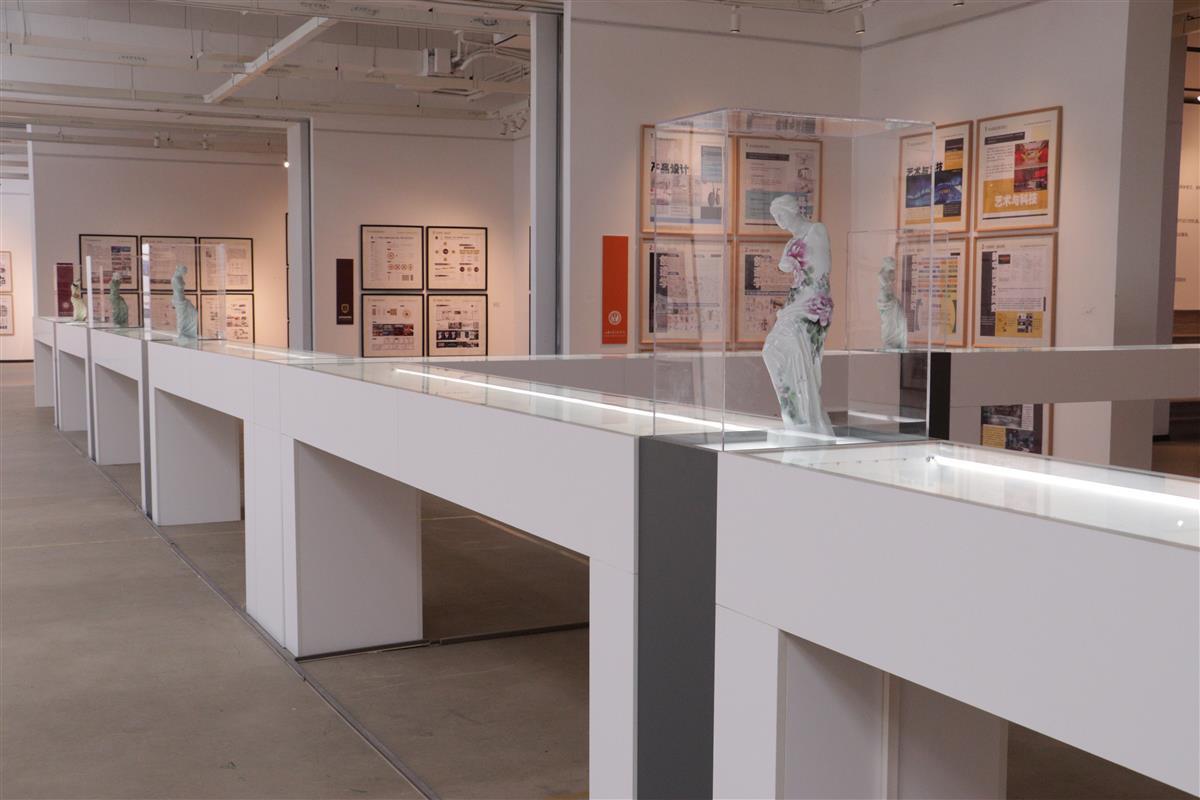 林家阳教学实践回顾展在武科大美术馆展出