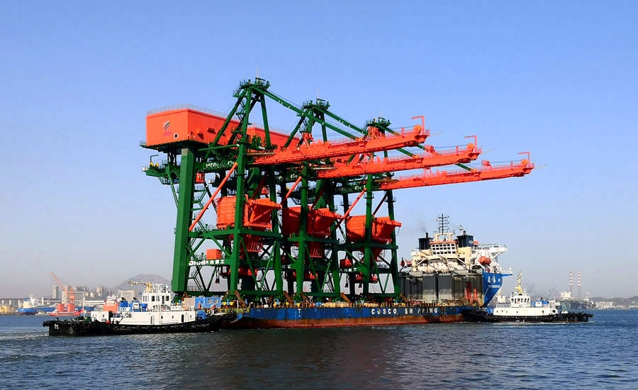 "老字号"新篇章:大连重工首季20余台大型设备出海发运