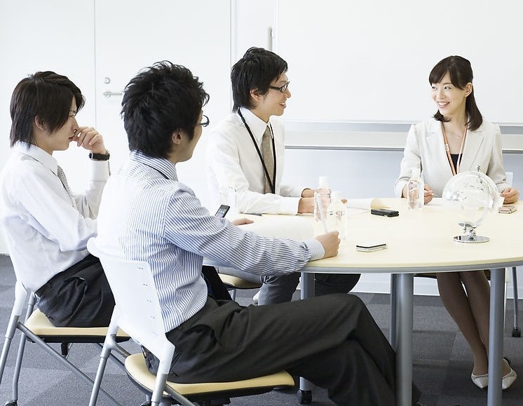 面试官问:"开"字加一笔是什么字?小伙机智回答,当场被录用