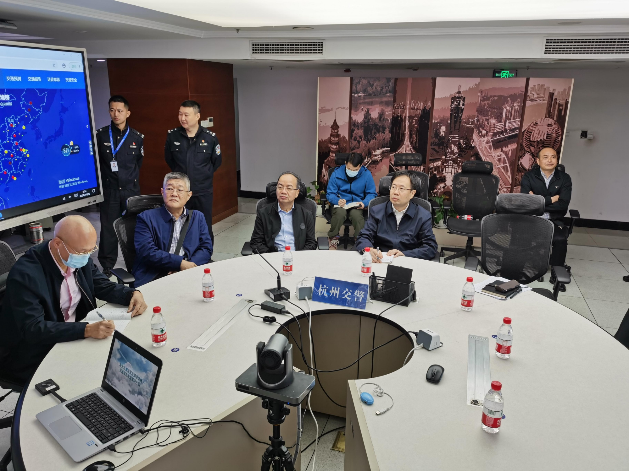 唐航浩,周建军调研考察交通微循环工作