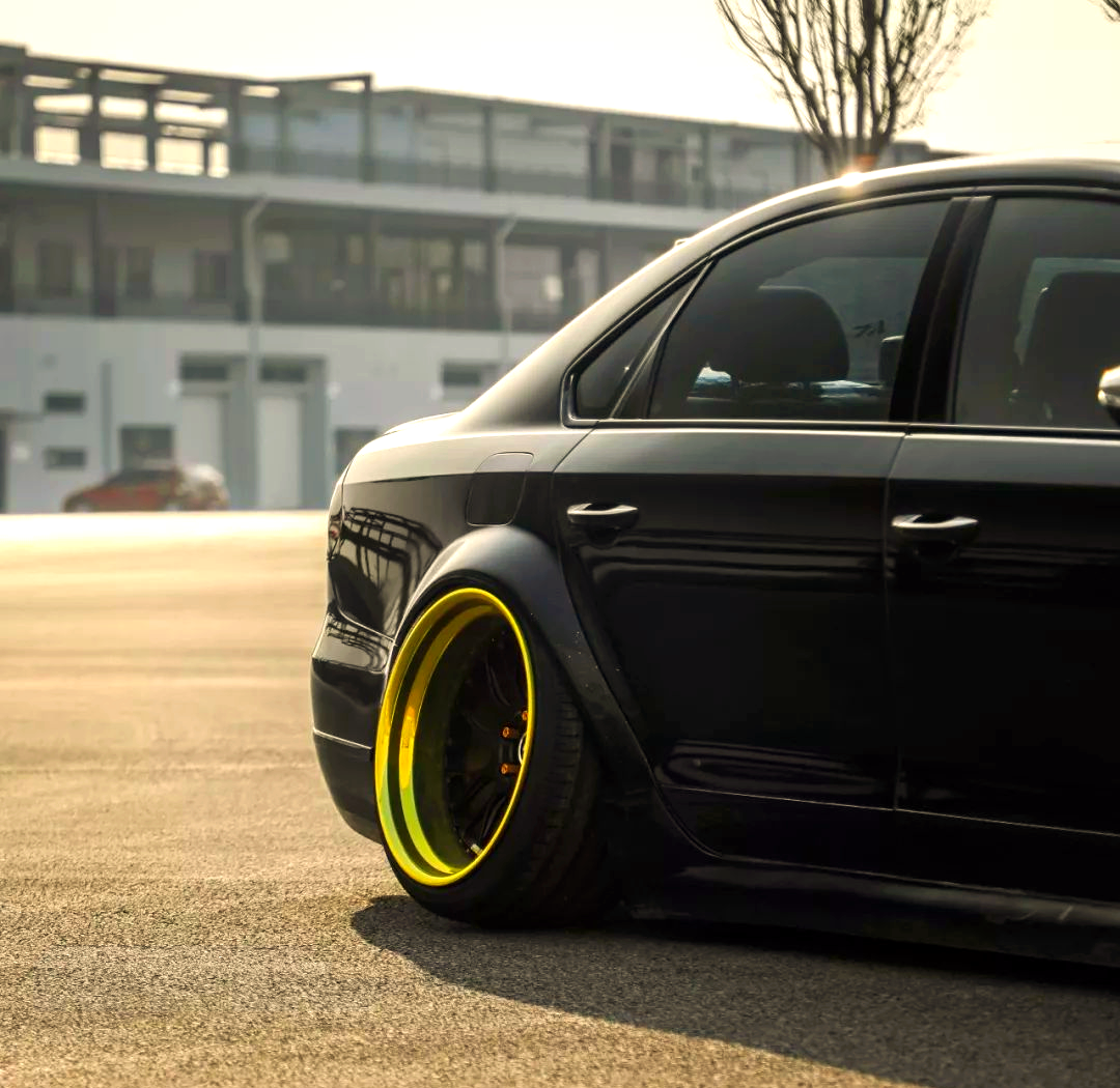 帕萨特改装成黑武士,家用商务新感觉!