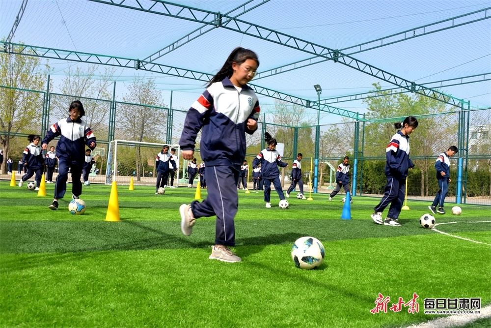 陇西首阳中学多彩课后服务点亮校园