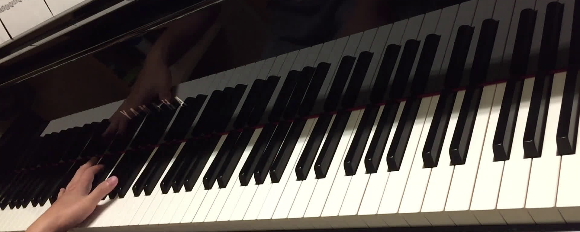 魔性笑声钢琴姐叫什么名字?