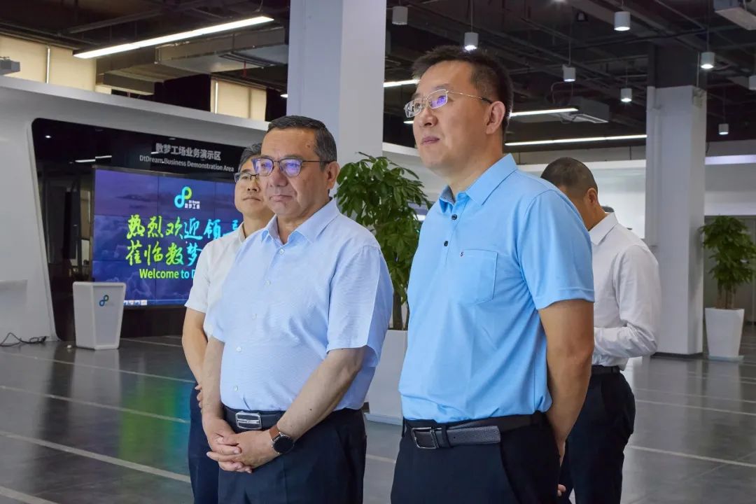 阿克苏地委副书记,行署专员尼牙孜·阿西木等一行莅临数梦工场
