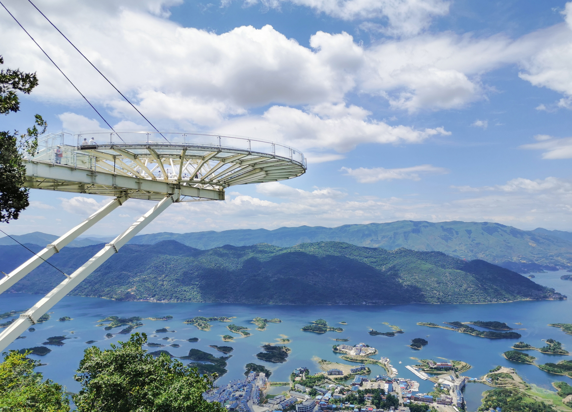 跨省旅游恢复,黄石仙岛湖天空之城迎来首个跨省旅游团