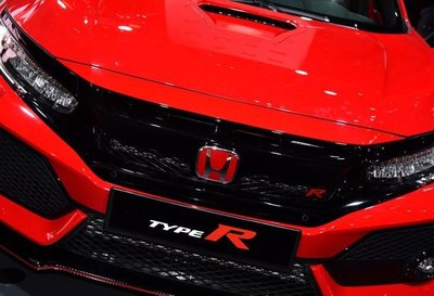 醒目的红色本田车标,不禁让人联想到本田著名的k20引擎的澎湃动力.