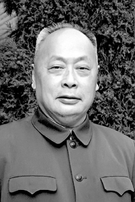 柯庆施:他是上海市第二任市长,被人称为上海王,1965年任副总理