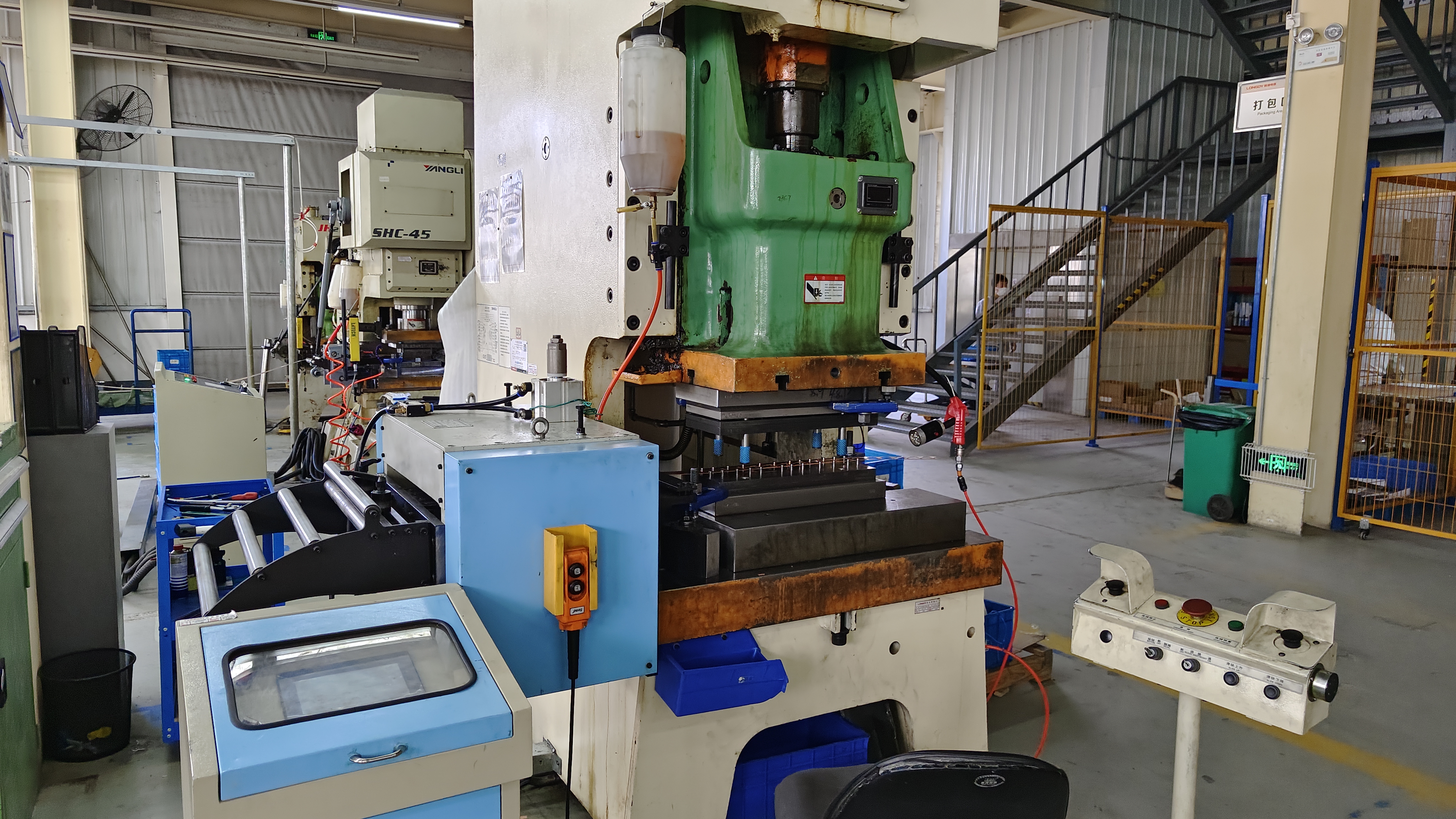 冲压件加工出现翘曲不平怎么办?