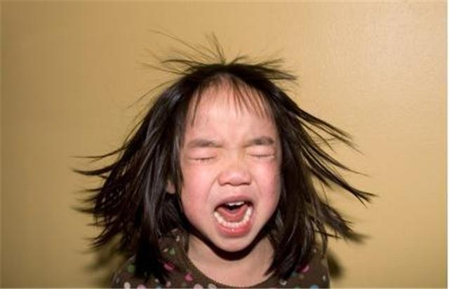 当我第一次动手打了2岁半的宝宝以后,我觉得育儿道路畅快了很多