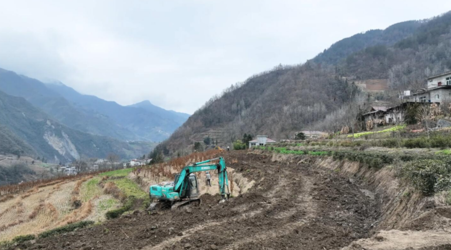 岚皋县孟石岭镇:人勤春来早,岭上备耕忙