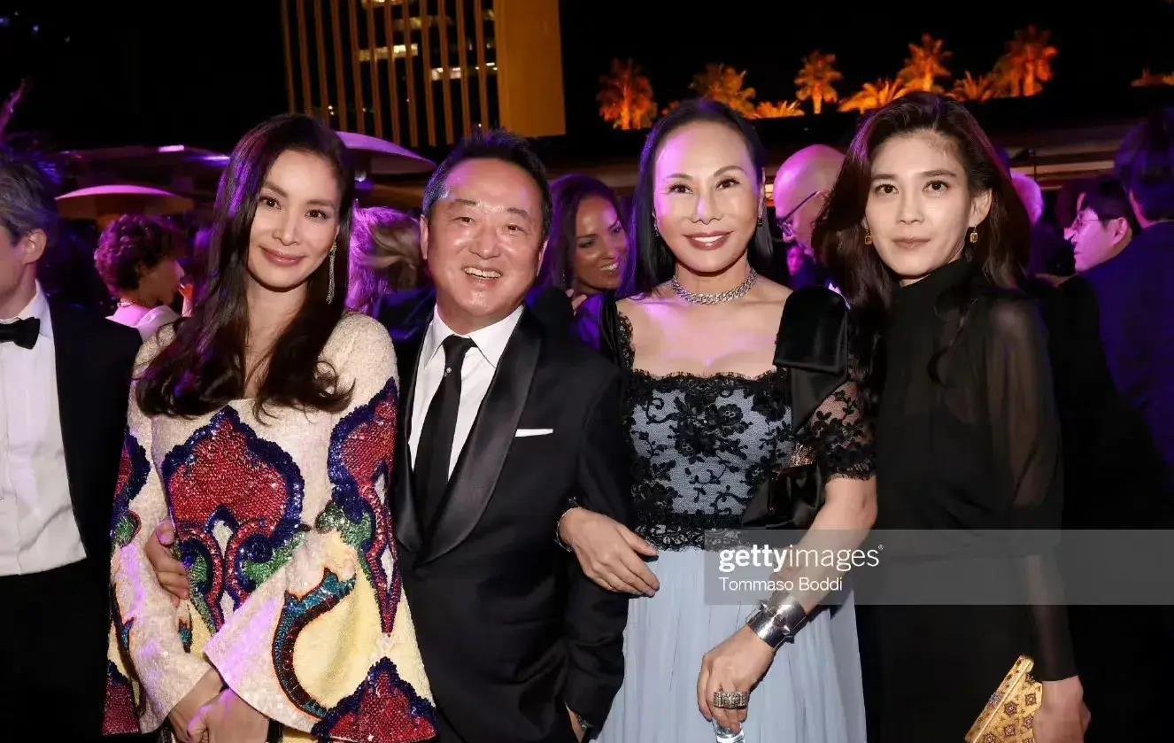 林世玲母女出席晚宴,李元珠紧挨着姑姑李富真,证明三星家族融洽