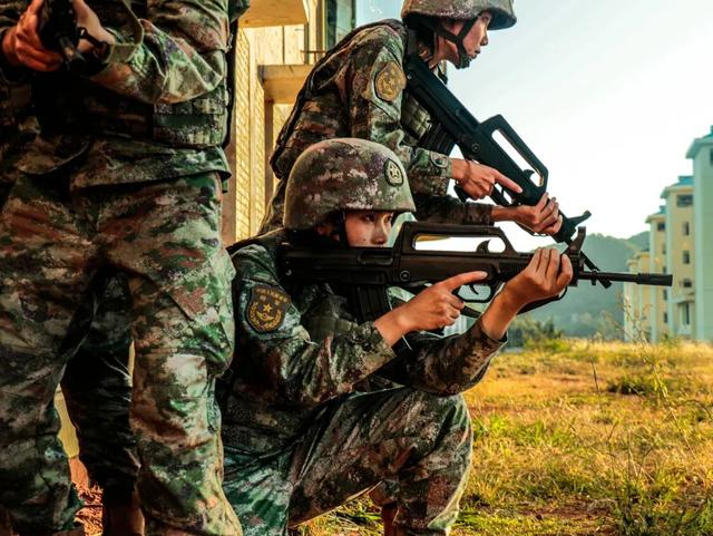 集团军某特战旅女子特战分队初冬滇西,暖阳高照作者 | 林思吉,陈诗曼