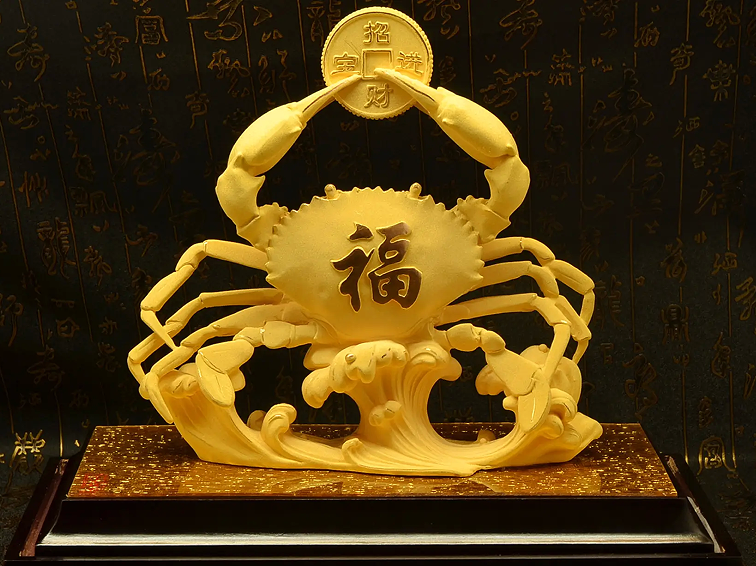 安徽农妇山里割草,偶然捡到一只"金螃蟹",估价"1800万"以上