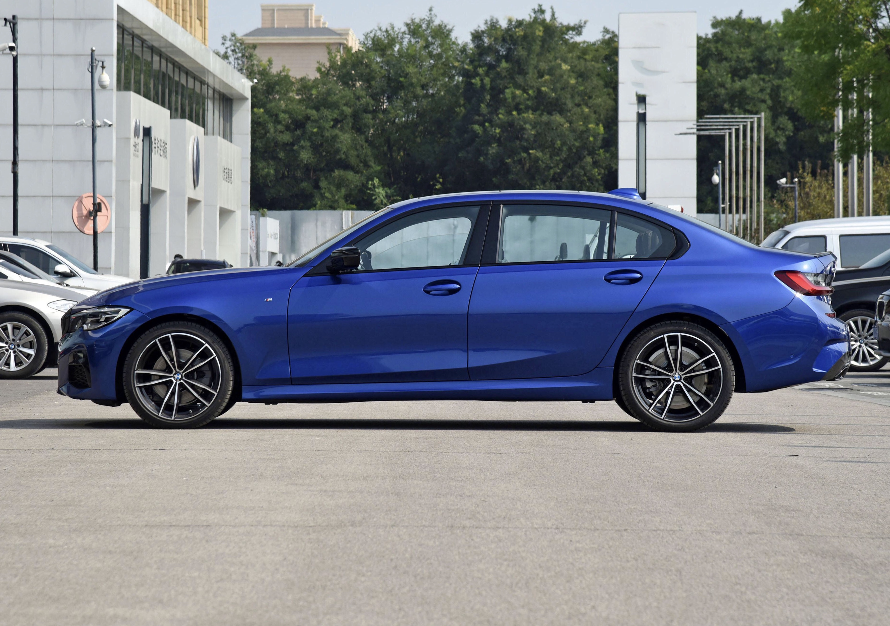 2022款宝马330li登场,破百5.9s带8at,马力高达258ps