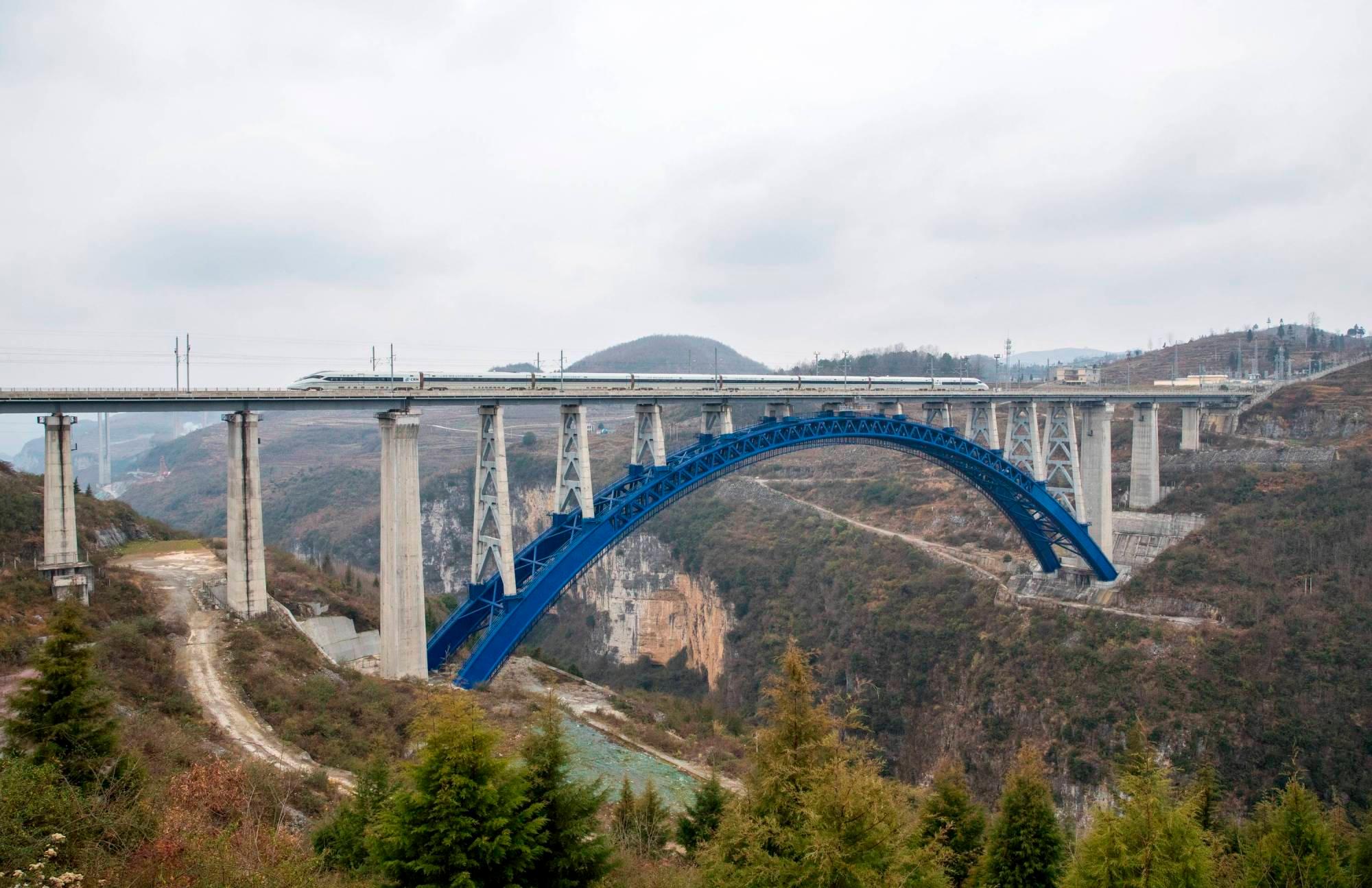 迎春运贵州增开18趟高铁列车