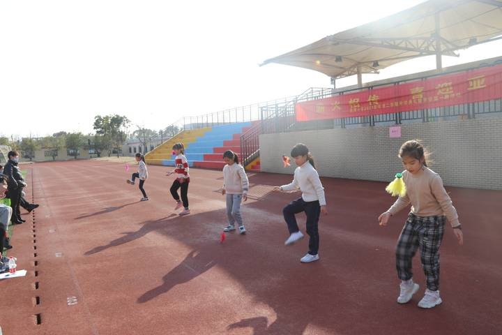新湾小学开展校级"三跳"比赛:点燃运动激情,助力"双减"落地!