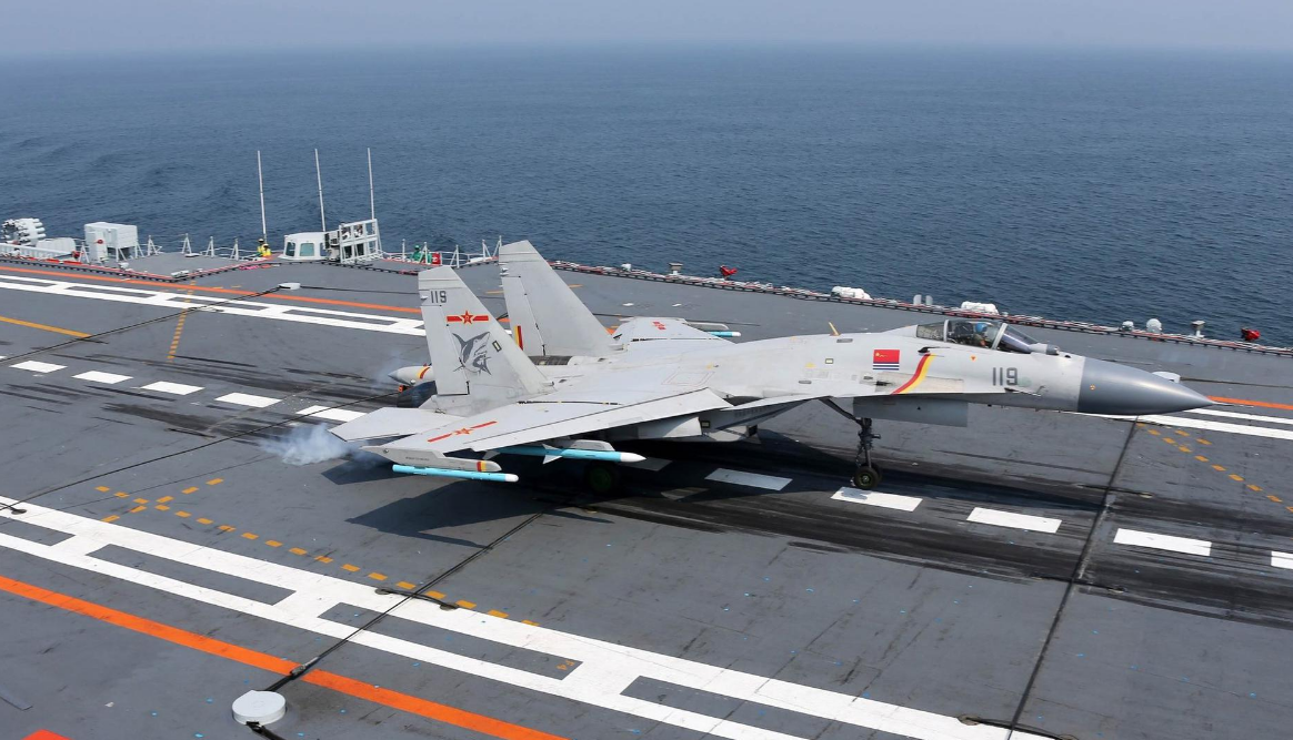 四道阻拦索勾住第一道会挨骂?各国的航母阻拦索都是多久换一次?