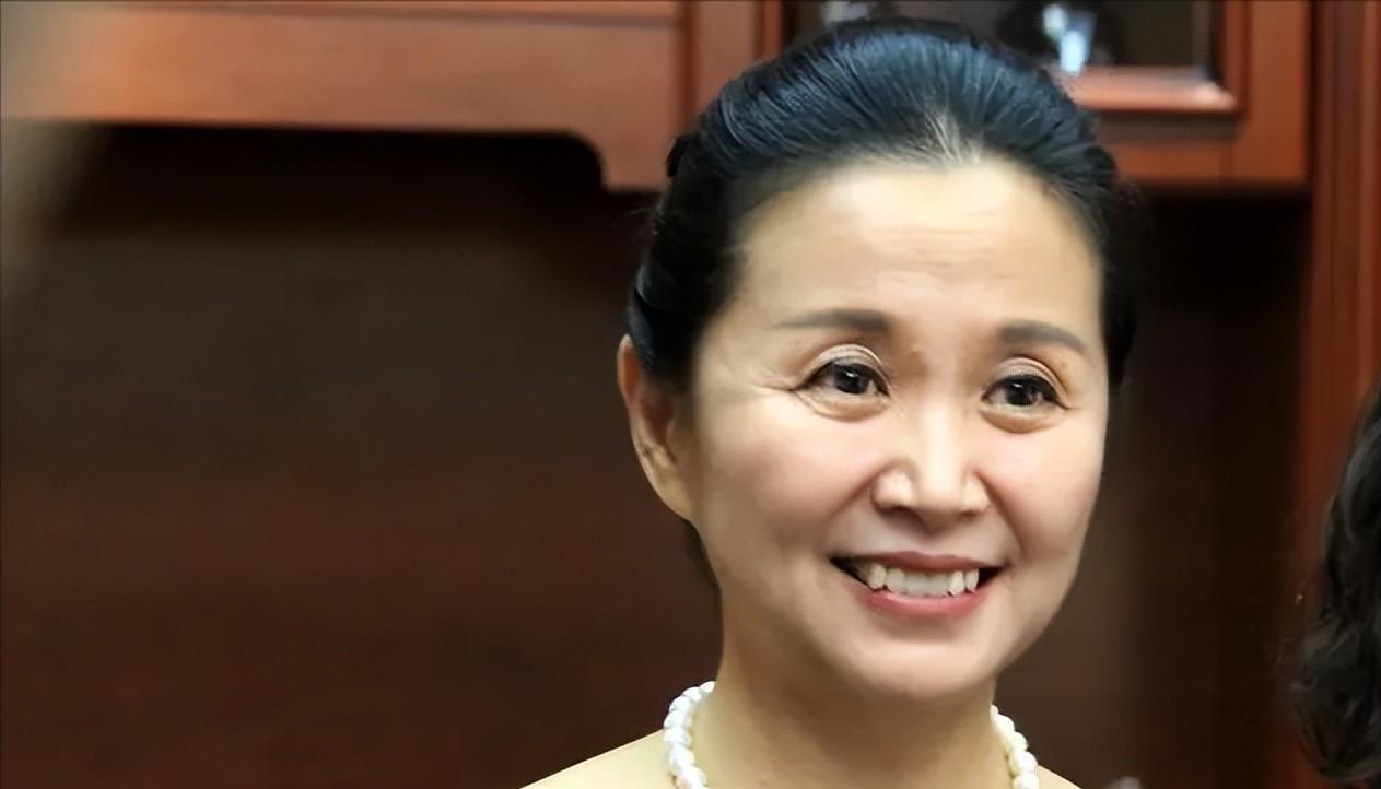 黄菡重出江湖,时隔7年再现非诚勿扰