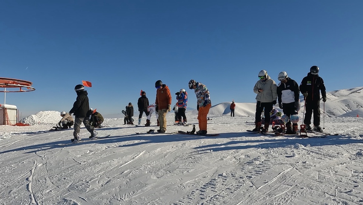 努尔加国际滑雪场票价图片