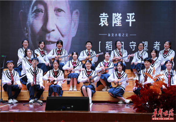 周南靳江中学举办第四届校园文化艺术节暨元旦文艺汇演