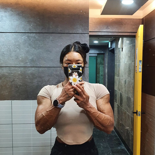 韩国金刚芭比肌肉图片