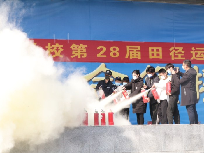 马鞍山工业学校开展2022年规范使用灭火器演练活动