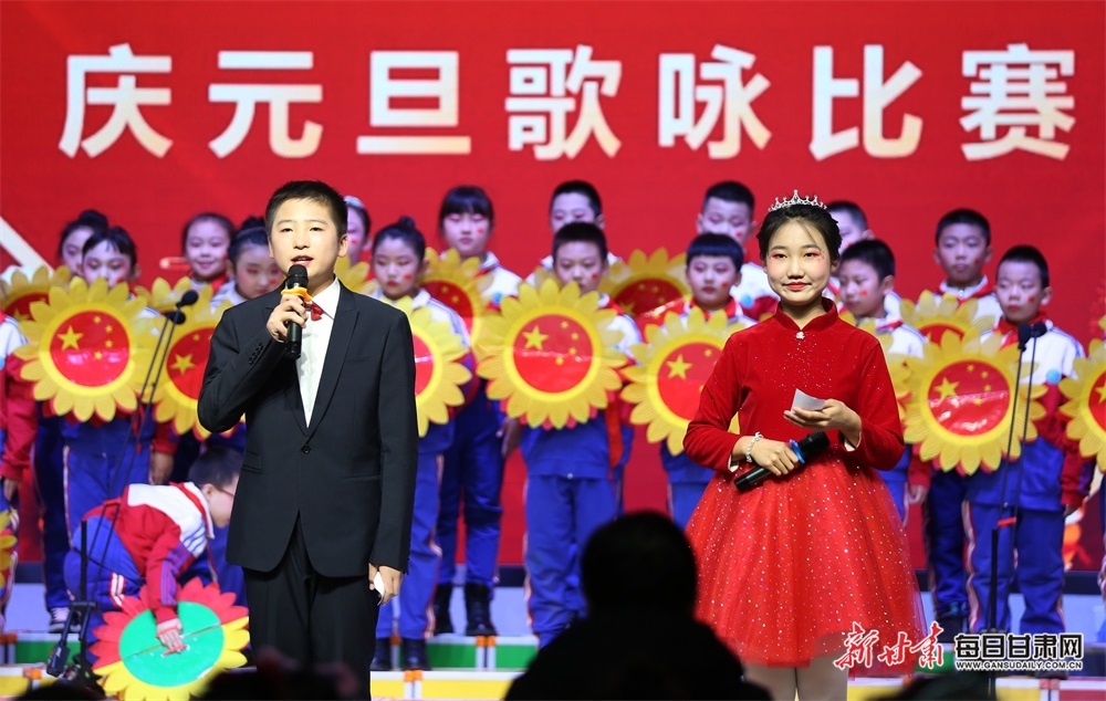 酒泉市西大街小学举办庆元旦,迎新年歌咏朗诵比赛