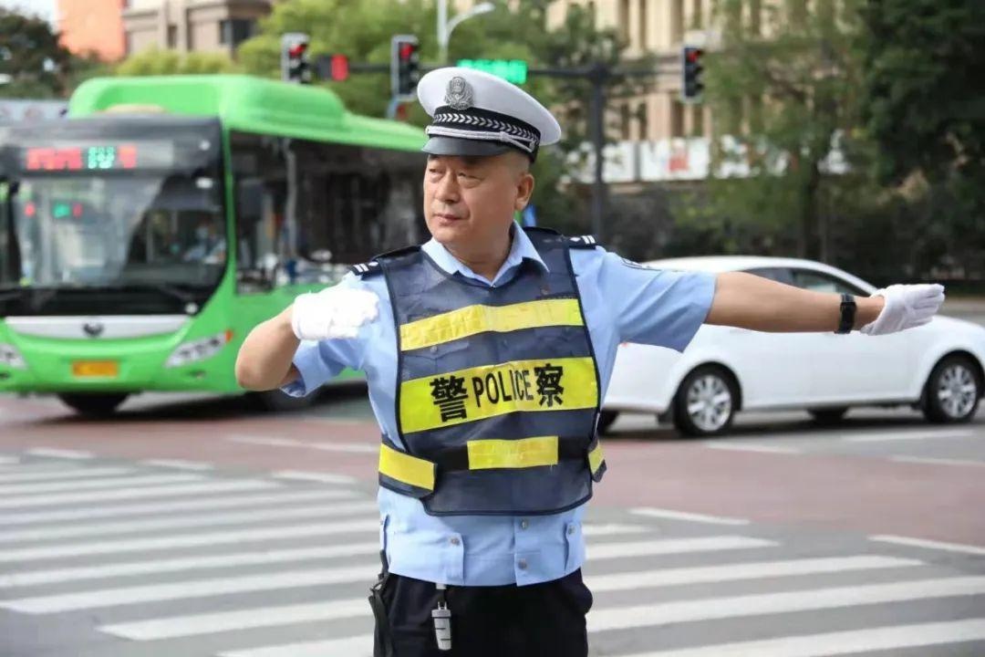 警界之星丨杨晓东:警徽闪耀护佑民安