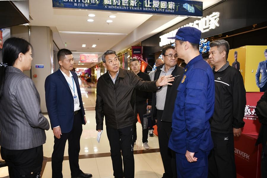 张金旺深入人员密集场所督导检查安全工作