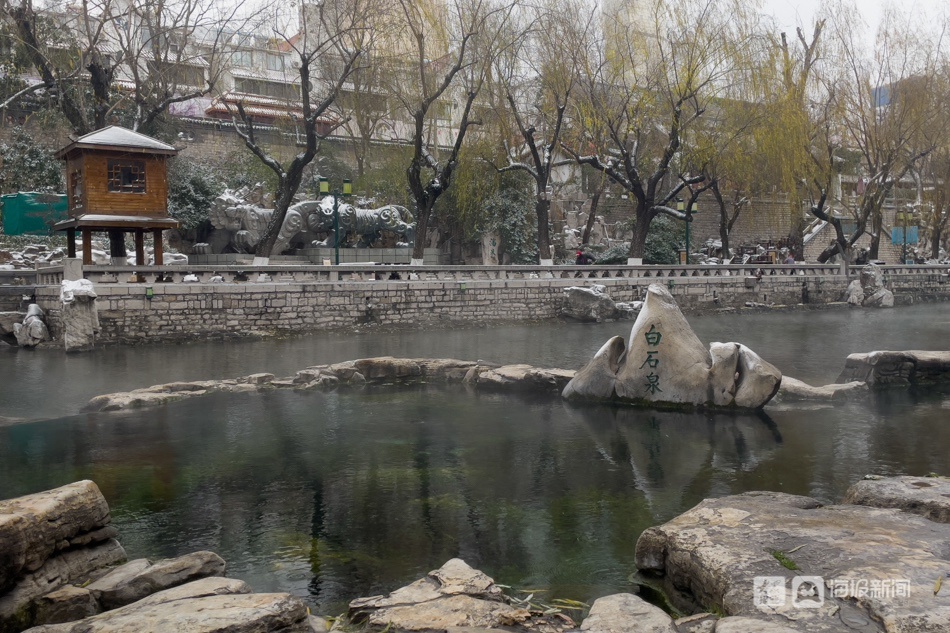 济南黑虎泉雪景图片