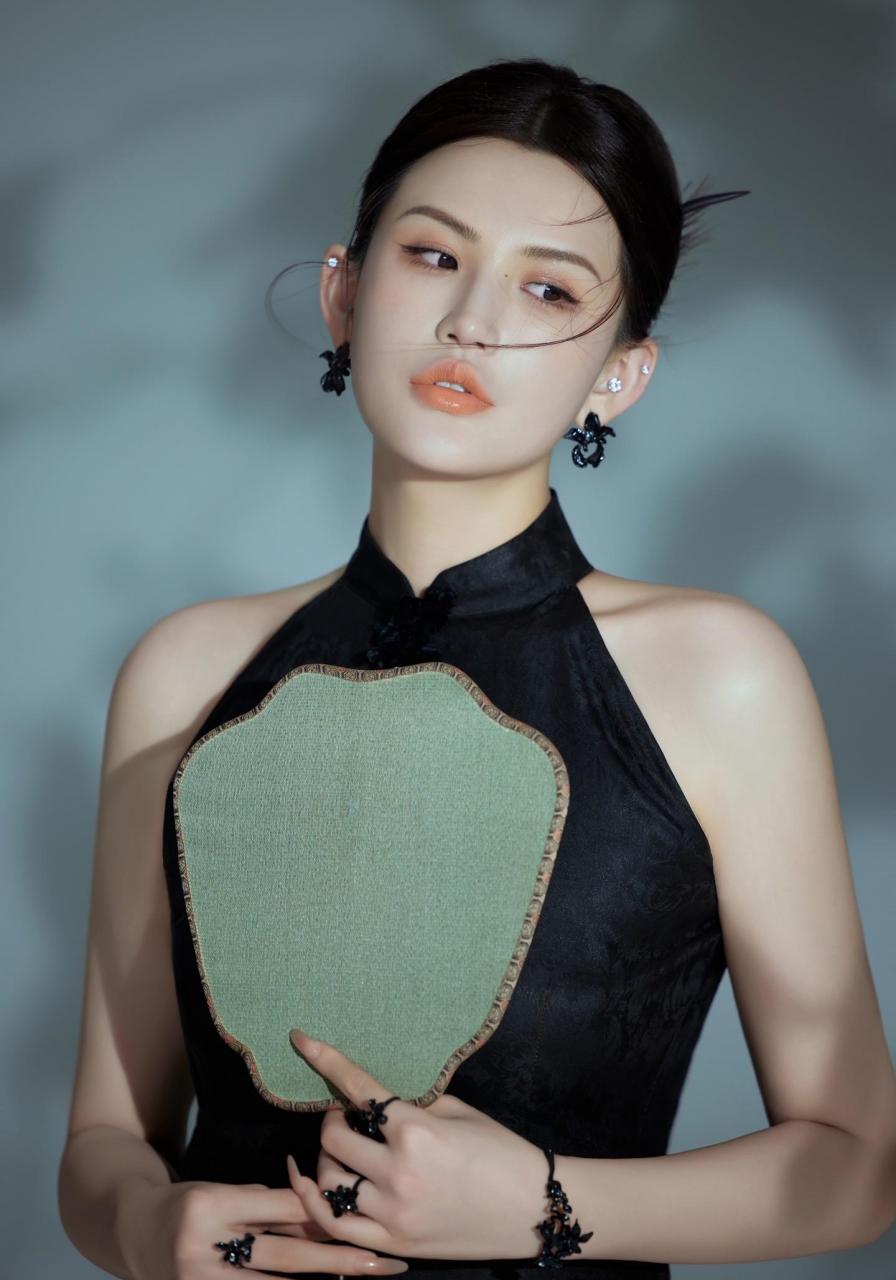 新中式77覆舟唇=清冷感.#分享照片