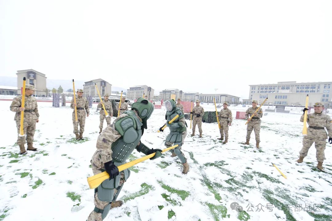 东风快递员雪地大练兵