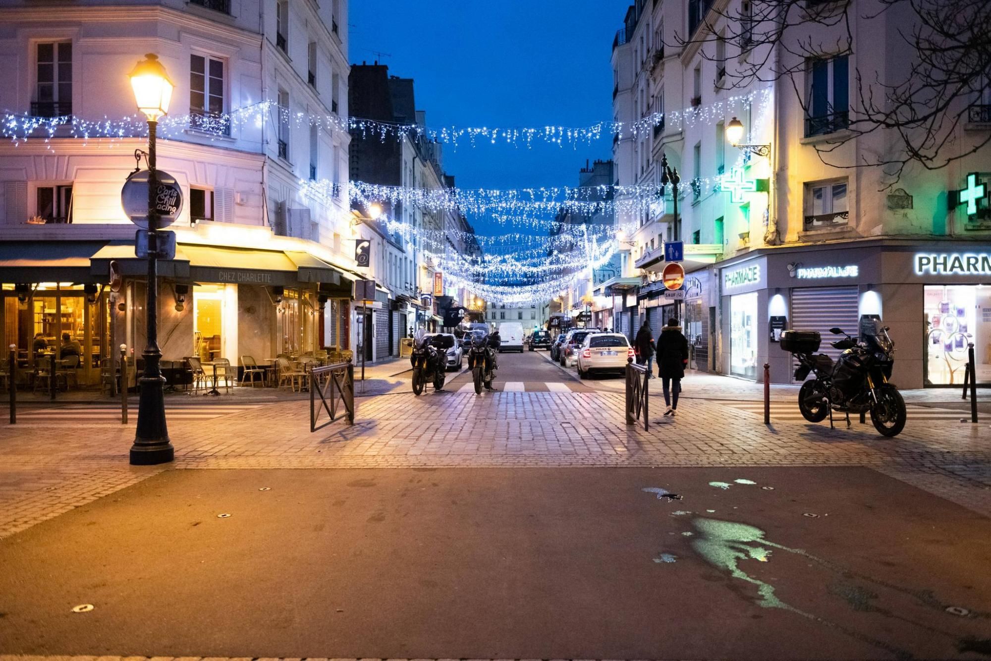 法国巴黎发生人质挟持事件