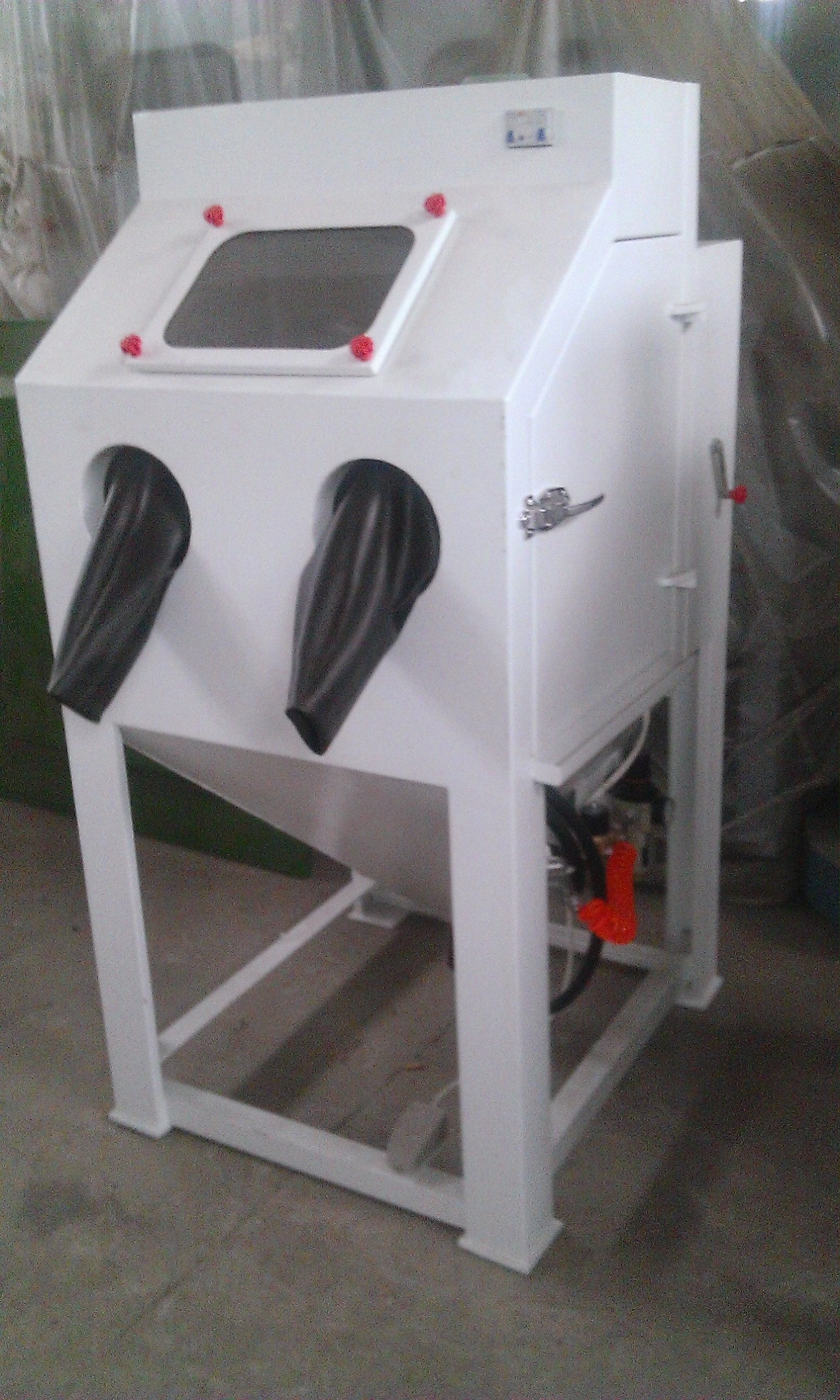 两种喷砂机的使用方法及主要区别