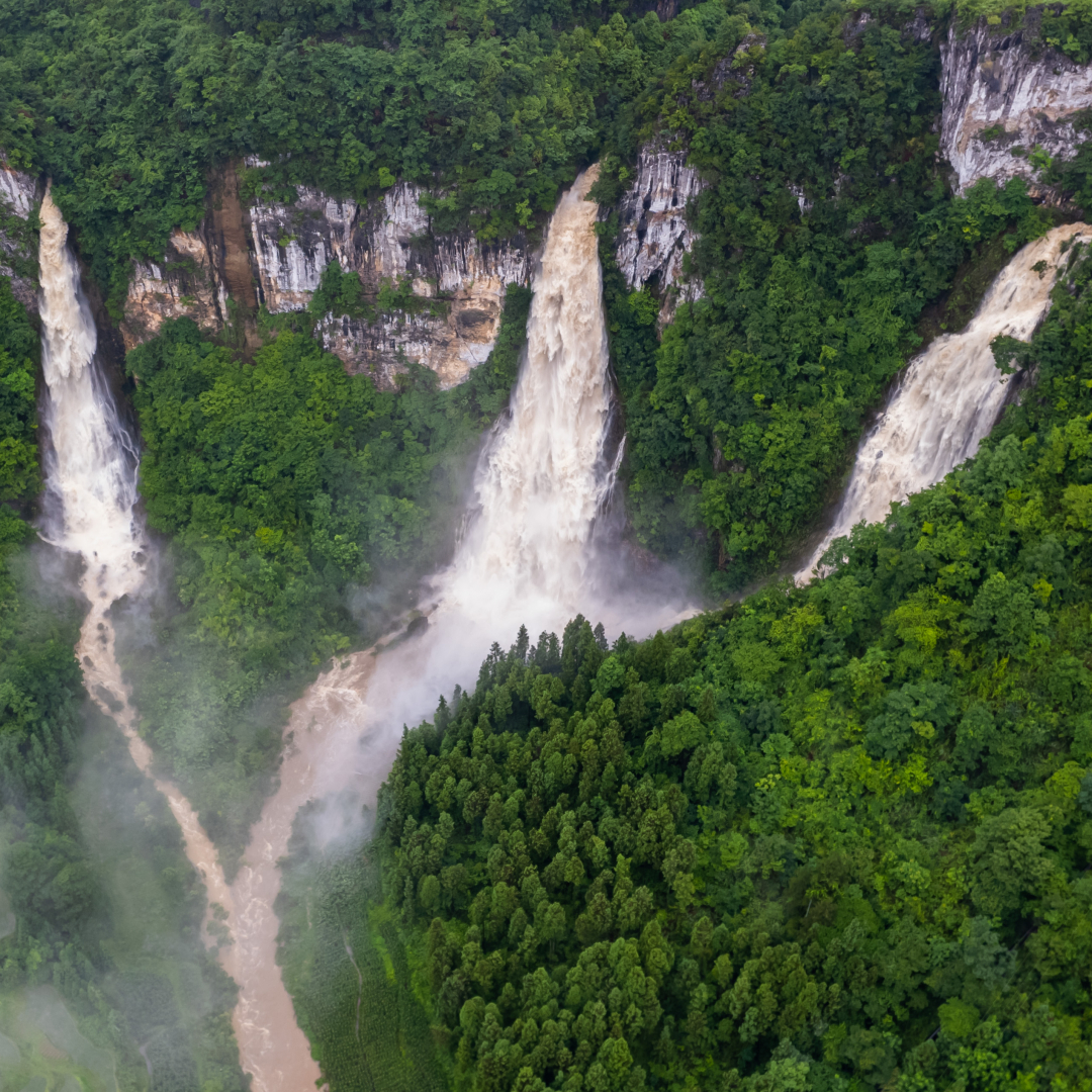 气势磅礴——瓮安岚关岩底瀑布