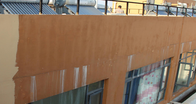 简述女儿墙根部漏水的原因